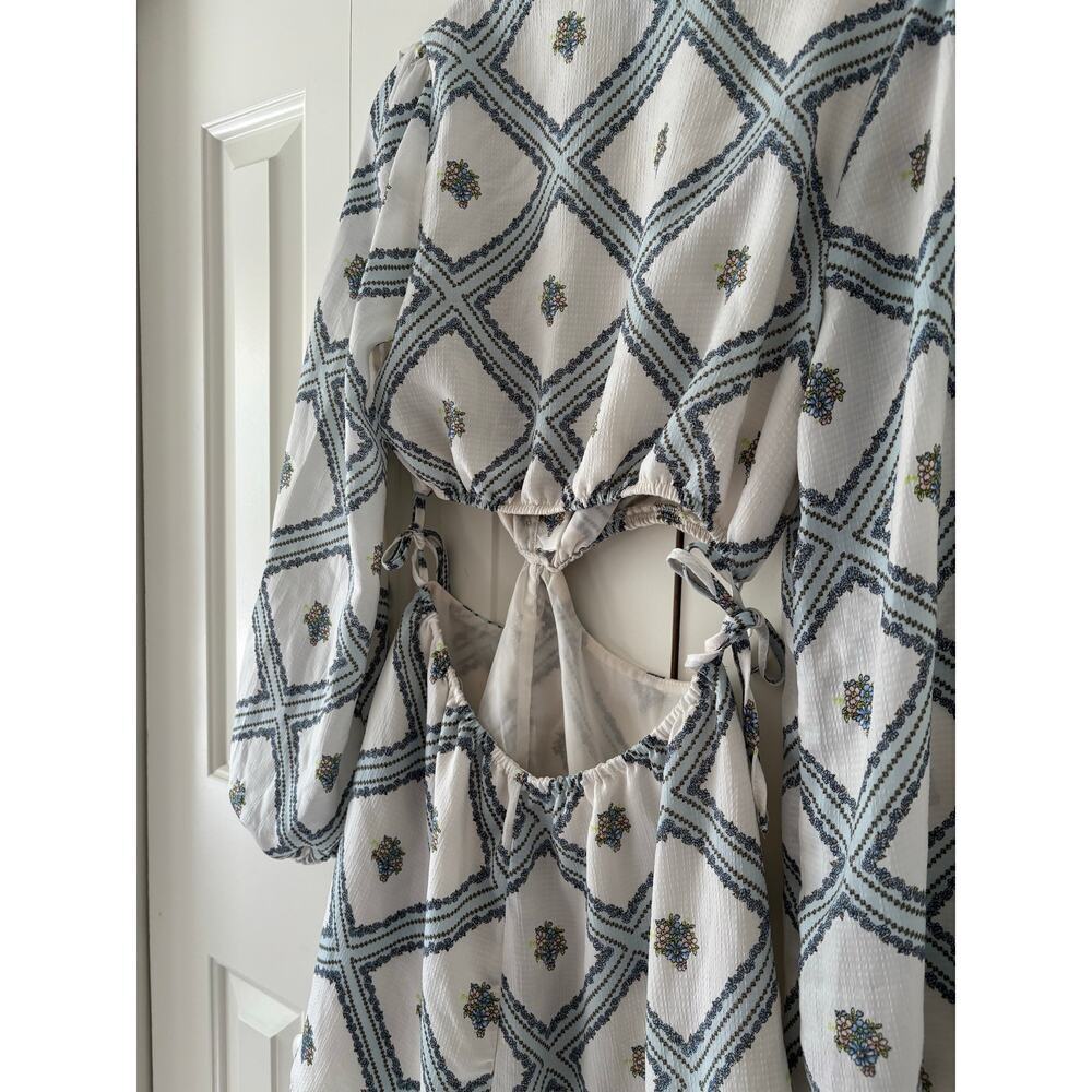 Forever 21 Floral Cutout Romper Womens Small White Blue Long Sleeve Tie Boho - Picture 8 of 9